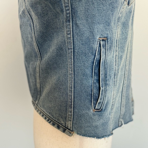 Blank NYC | Davey Raw Hem Denim Jacket | Small - Picture 4 of 7